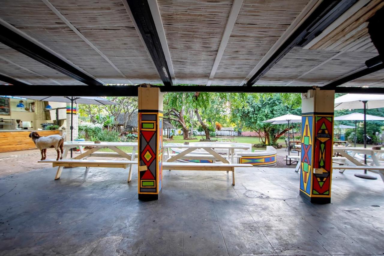 Shoestrings Backpackers Lodge Vic Falls Victoria Falls Ngoại thất bức ảnh